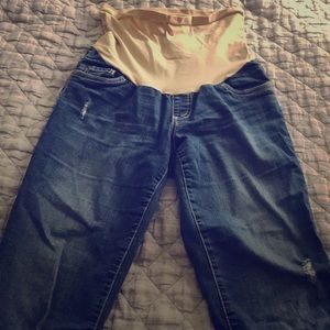 Distressed maternity jean Capri pants